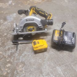 Dewalt 12v 5 3/8" Circular Saw W/ 5ah Battery Charger