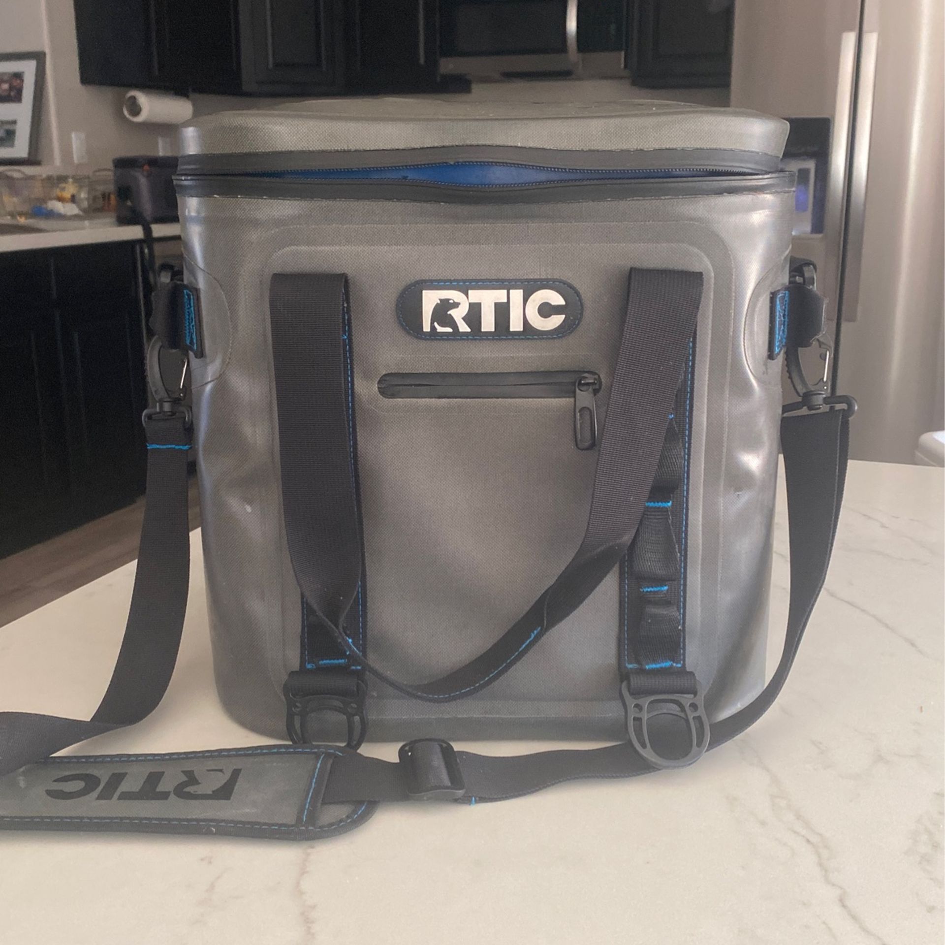 Rtic cooler 