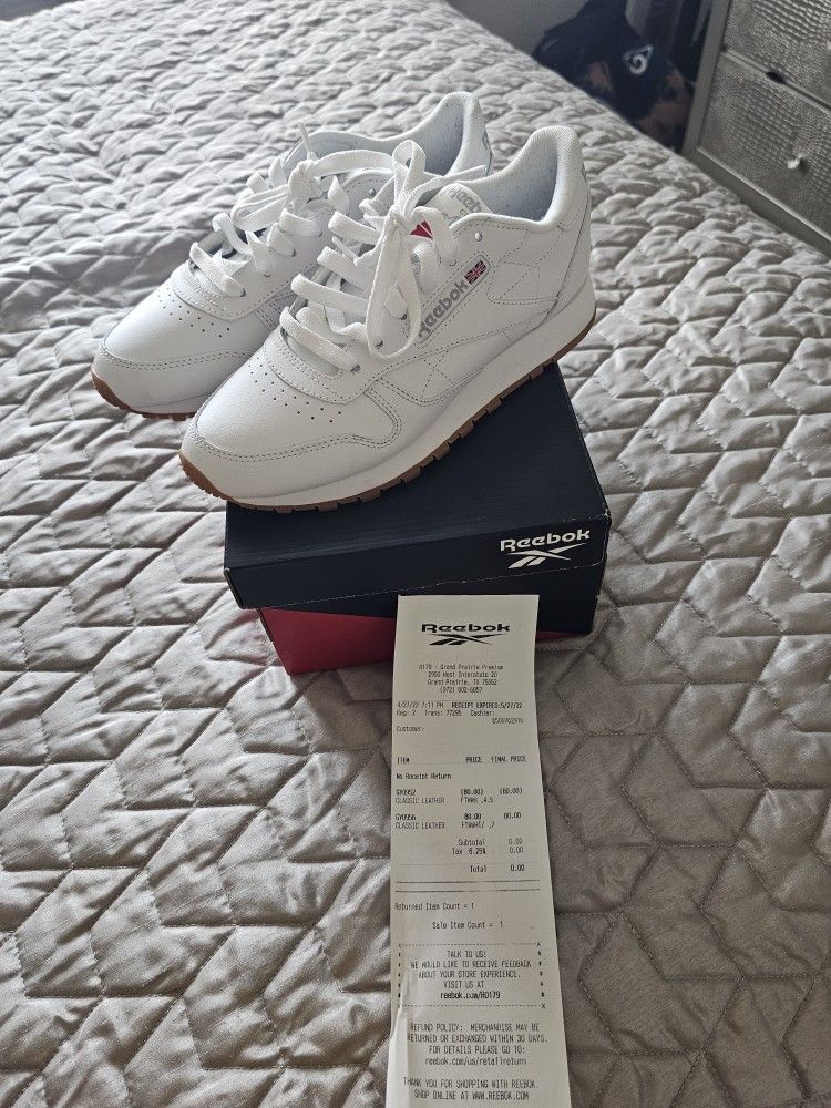 Size 7 Reebok