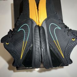 Kobe 4 Size 9