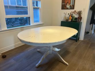White Oval Dining Table with Removable Leaf