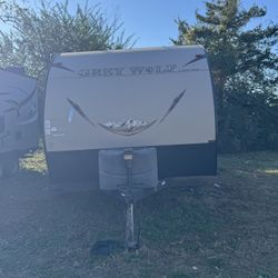 2017 Greywolf bunkhouse travel trailer  23ft  Sleep 7 with pullout couch, foldable, dinette, and rare bunks   Also has full kitchen with three burner 