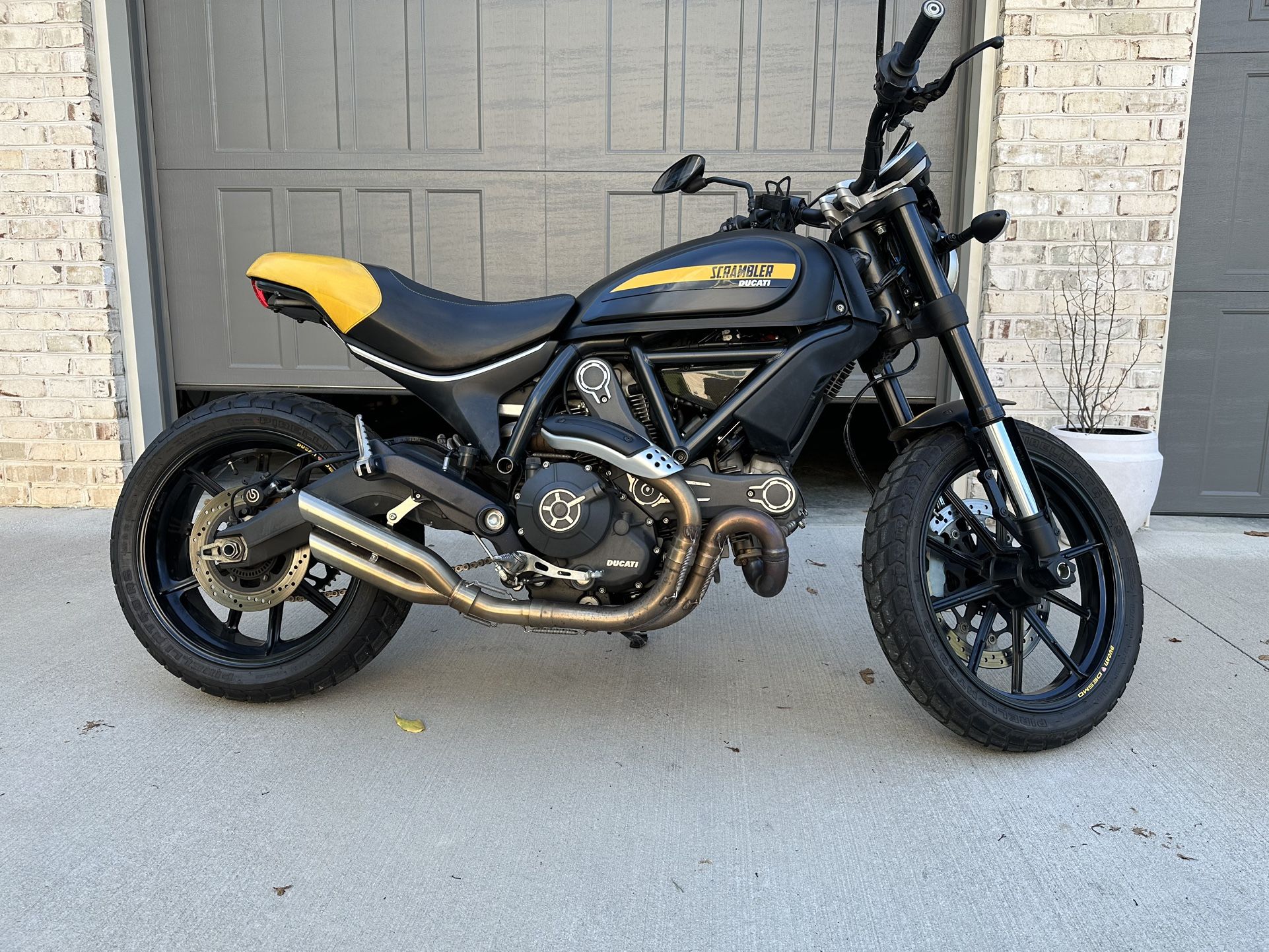 2015 Ducati Scrambler Full Throttle