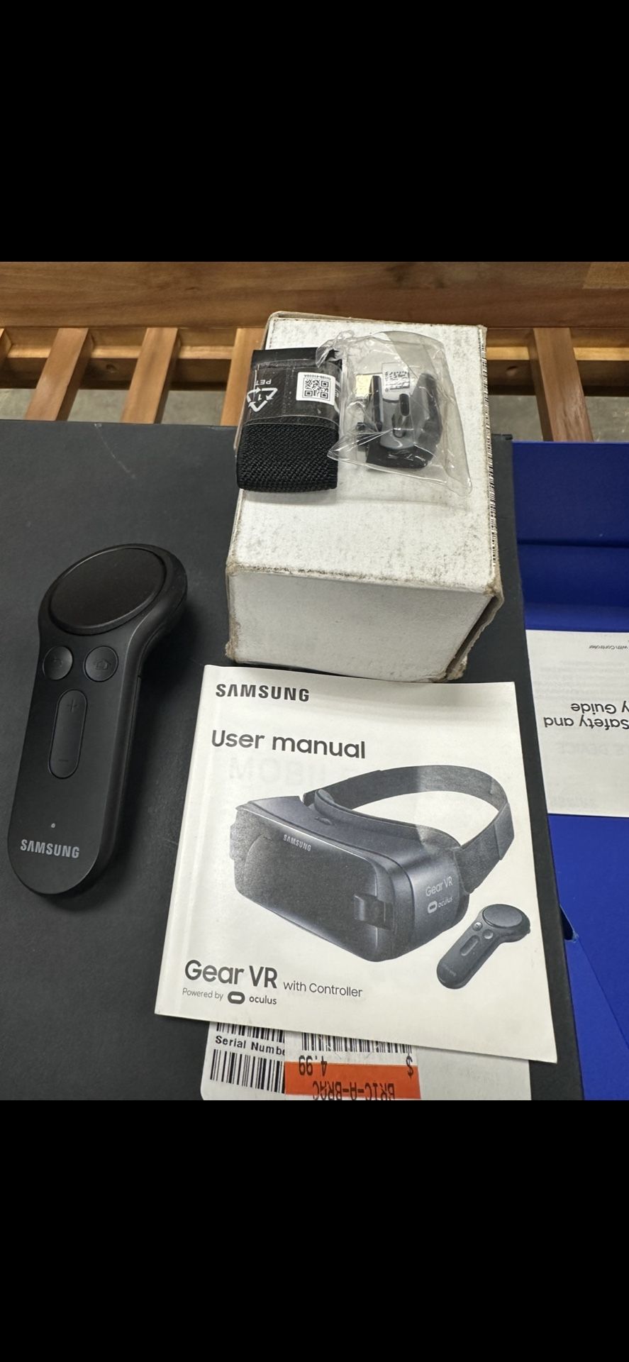 Samsung Gear VR Headset with Controller