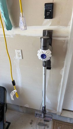 Dyson v6