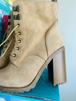 Camel boots