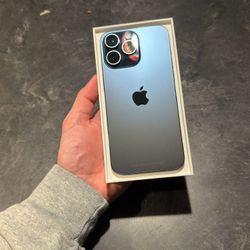 iPhone 15 Pro Max 256GB – LIKE NEW – 100% Battery – FULL Bundle