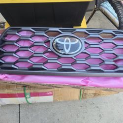 2021 Toyota Tacoma TRD Front Grill W/Toyota Emblem (Excellent Condition)