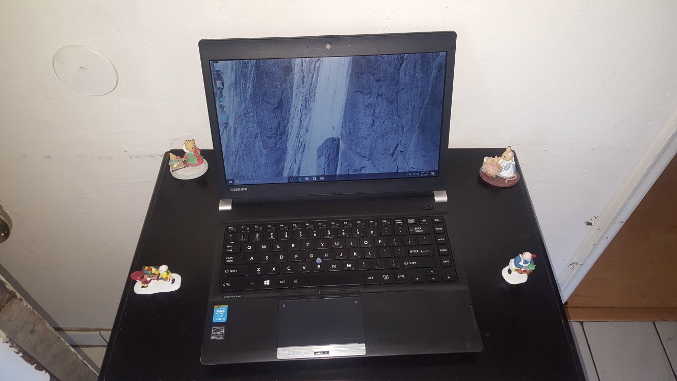 Toshiba laptop-i5(4200m cpu)@2.50ghz, 8gigs,250hd, webcam, bluetooth, 1366x768 res.dvdrw,usb 3.0,hdmi