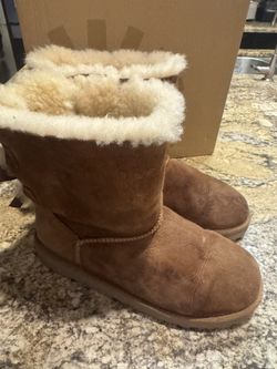 UGG BAILEY BOW II CHESTNUT WATER-RESISTANT SUEDE SHORT BOOTS SIZE US 5 WOMEN