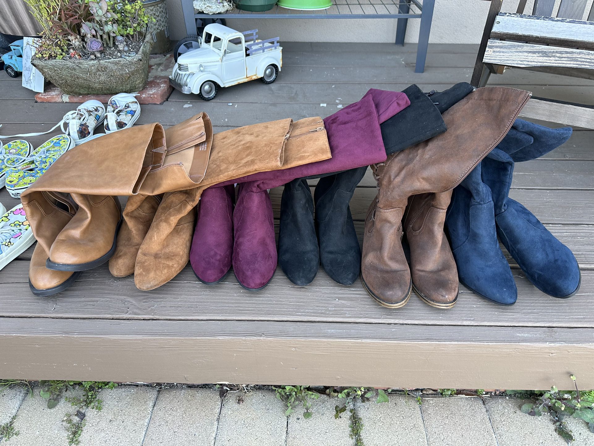 Women’s Boots 6 Pairs 