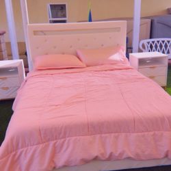 Full Size Bed Frame With 4 Drawers Underneath And Two Night Stands 