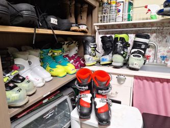 Variety of toddlers ski boots  17.5 yo 21