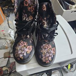 Lady's Doc Martens Boots Size 8