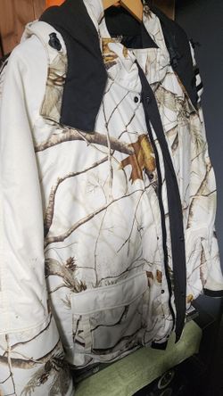 Hunting Jacket also comes with https://offerup.co/faYXKzQFnY?$deeplink_path=/redirect/ new condition Size is extra large.