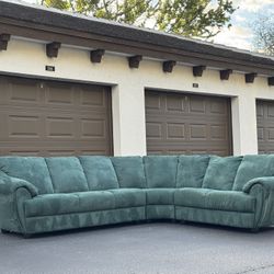 Couch/Sofa Sectional - Natuzzi - Delivery Available 🚛