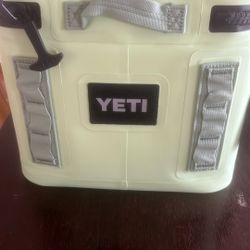 BNIN box yet flip 8 Hopper