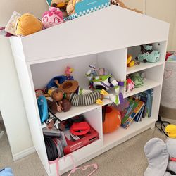 Kids bookshelf