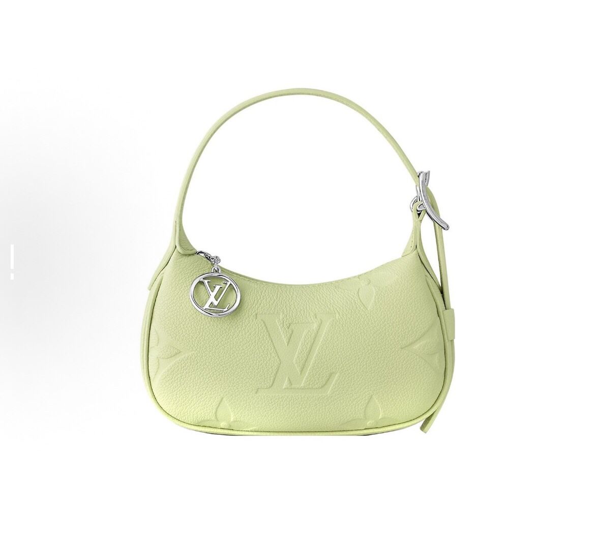 LOUIS VUITTON MOON, adjustable shoulder strap, zip closure, embossed, soft grained calf leather, Moon bag(off10)57