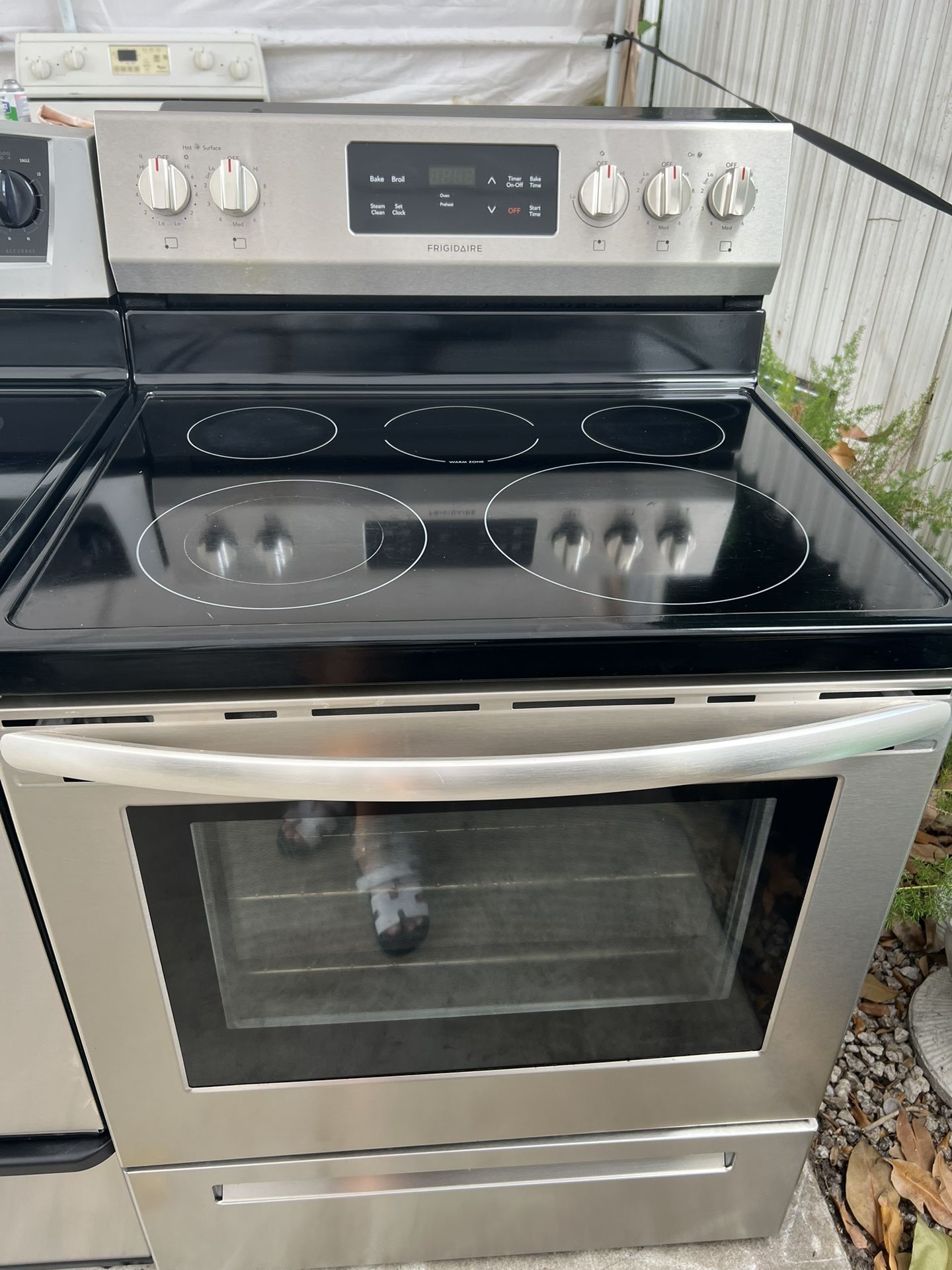 Frigidaire Stove 