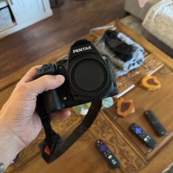 Pentax K-30 DSLR + 50-200mm Lens – Excellent Bundle!