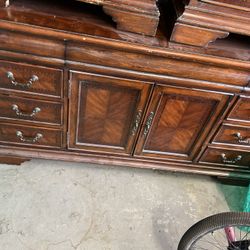 Dresser With 2 Nightstands 