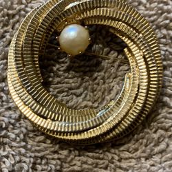 Vintage Spiral Gold Toned Brooch With Faux Pearl