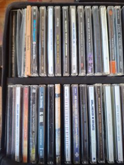 LOT OF 76 MUSIC CDS IN CARRY CASE