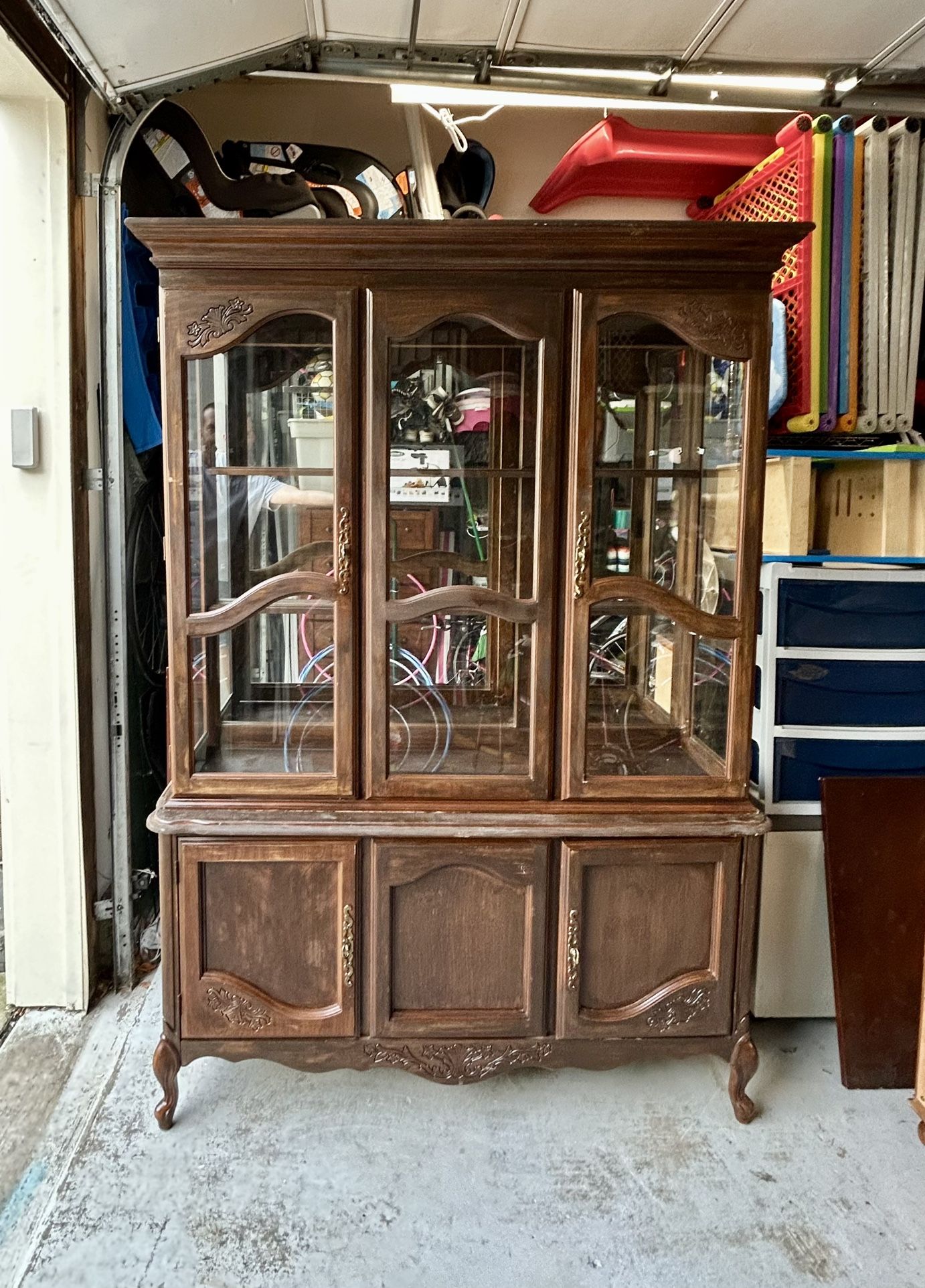 Broyhill China Cabinet (Wood & Glass) Missing Shelves
