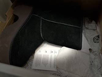 brand new classic short new heights uggs size 7 black