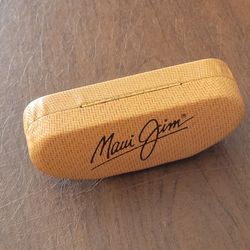 Maui Jim hard-shell clamshell sunglasses case basket weave exterior 
texture. Pre-owned, good shape, please see the photos. It would fit 
medium to la