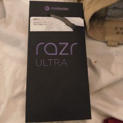 Moto Razr Ultra Pantone Rio Red