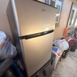 Whirlpool Mini Fridge With Freezer