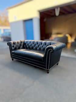 Lexington Westchester Leather Chesterfield Sofa Delivery Available
