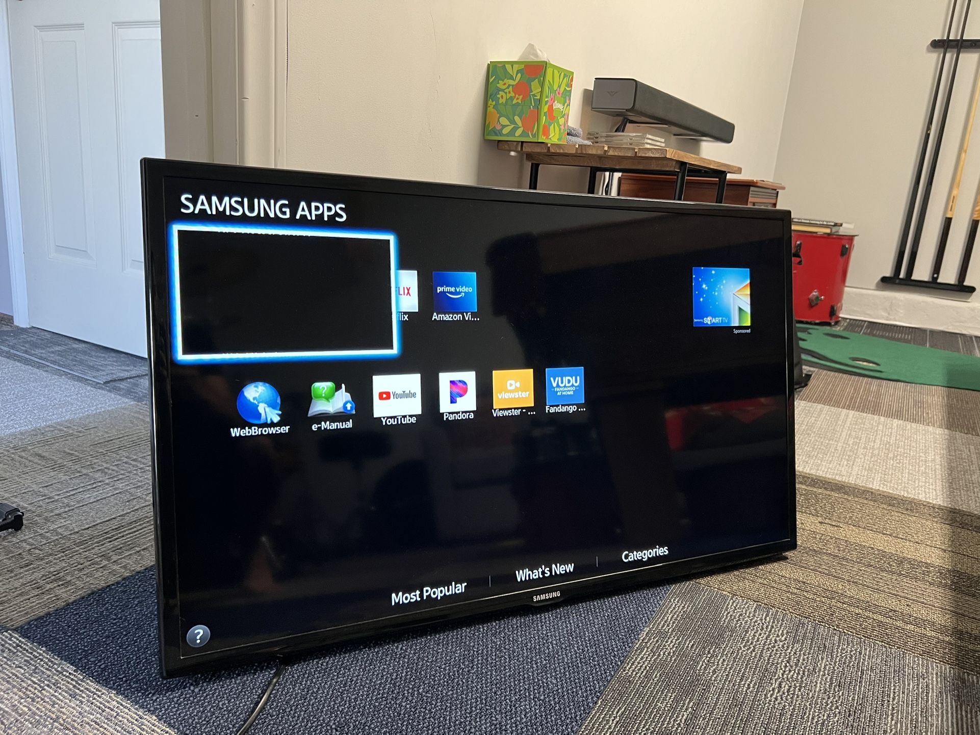 SAMSUNG UN40J6200AF 40" Class 5-Series Full HD LED Smart TV WITH REMOTE