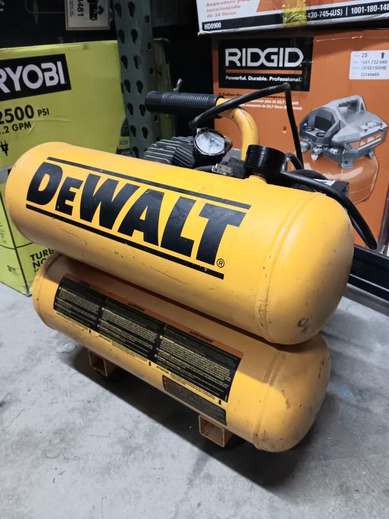 DEWALT D55153 1.1 HP 4 Gallon Electric Air Compressor