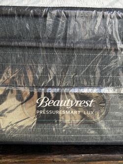 New queen size Beautyrest mattress