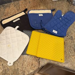 Kitchen Oven Mitt & Trivet Bundle – Williams Sonoma