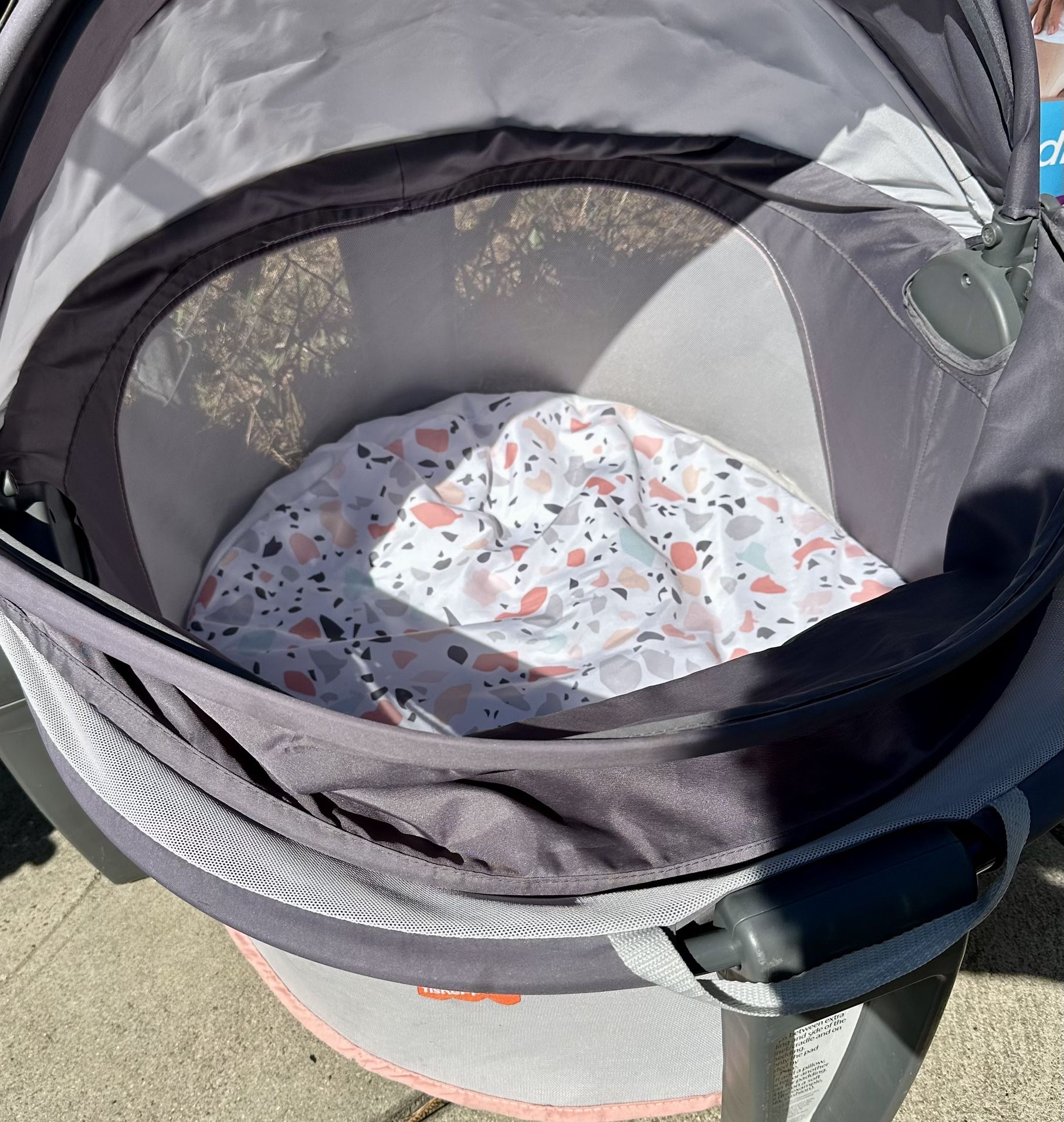 Playpen/ Bassinet On The Go Portable.