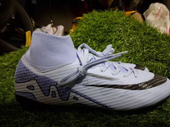 Soccer cleats us size 2.5youth