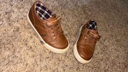 Little boys size 8 Nautica dress shoes