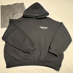 Essentials fear of god Size M.