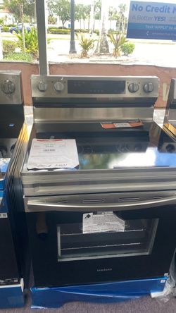 Samsung 6.3 cu. Ft. Smart Freestanding Electric Range with Steam Clean