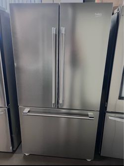 BEKO 36” COUNTER-DEPTH FRENCH DOOR REFRIGERATOR NEW-OPEN BOX