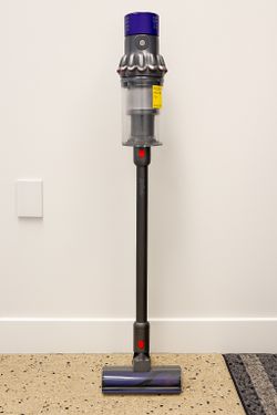 Dyson Cordless Stick Vacuum – Works Great, Powerful Suction 