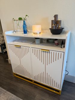 Trash cabinet