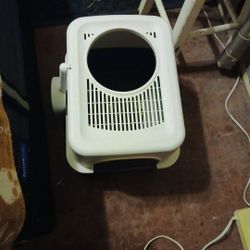 cat litter box with scooper