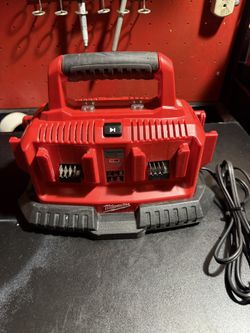Milwaukee M18 18-Volt Lithium-lon 6-Port Sequential Battery Charger