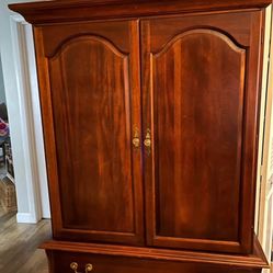 3 Drawer 1 Drawer Inside Wooden Armor Great Condition 