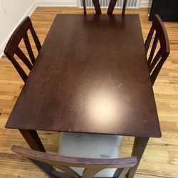 Dinning Room Table WILL SELL FOR BEST OFFER. PICK UP ONLY.